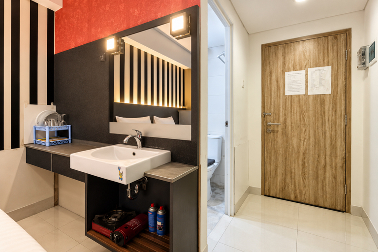 Others 4, Homey and Modern Studio Room (No Kitchen) at Apartment Candiland By Travelio, Semarang