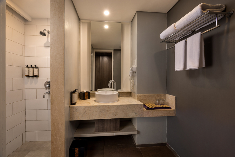 Bathroom 5, Wyndham Garden Kuta Beach Bali, Badung