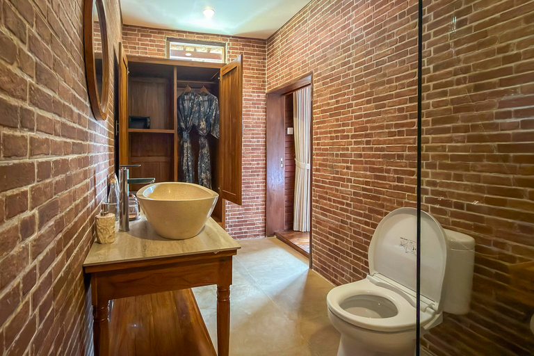 Bathroom 5, De Klumpu Bali Eco Tradi Stay, Bangli