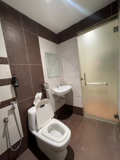 Bathroom 2, Swing & Pillows @ Hot Ballon Hotel Klang, Selangor, Klang