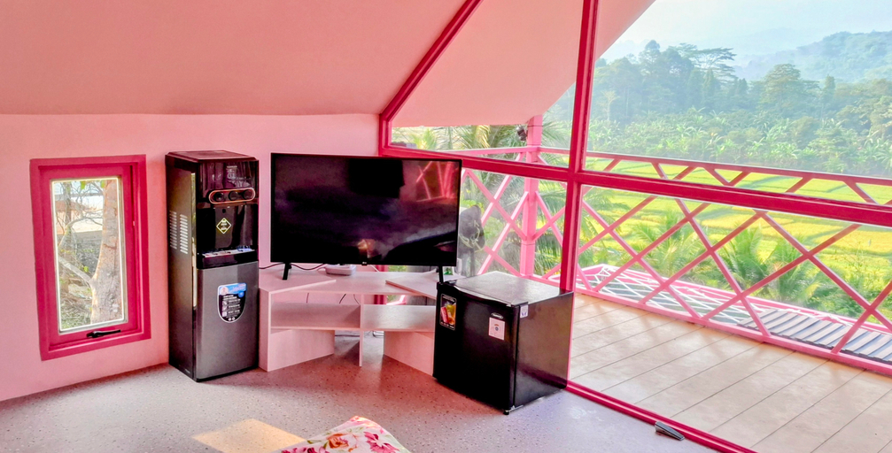 Others 5, Pink Glamping Anyer, Serang