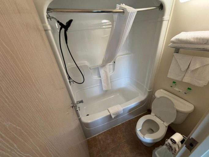 Bathroom 5, London Travel Inn, Middlesex