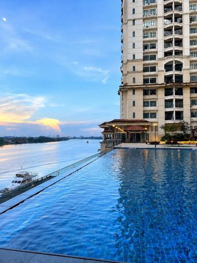 Swimming Pool, Riverine Diamond 7A, 4Pax, Kuching