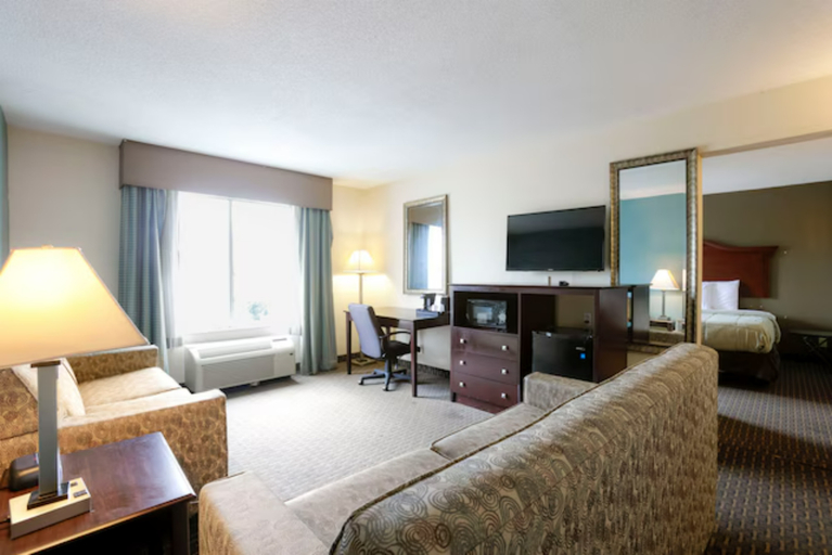 Bedroom 4, Copley Inn & Suites By OYO Akron OH, Summit