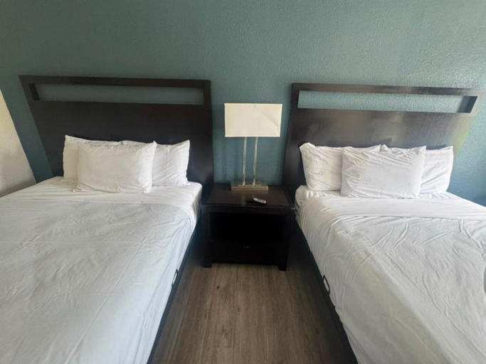 Bedroom 3, Express Inn & Suites Greensville TX, Hunt