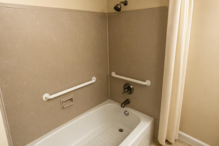 Bathroom 5, Plantation Oaks Suites & Inn Millington, Shelby