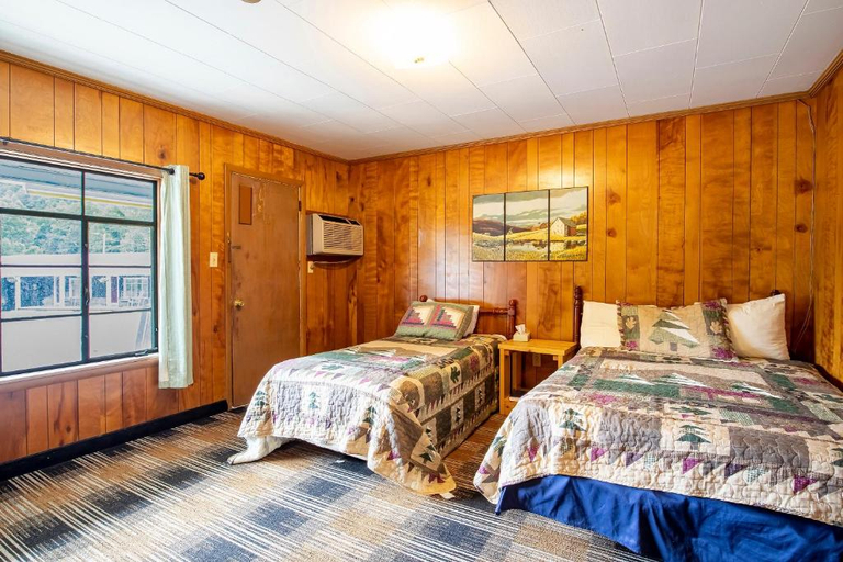 Bedroom 4, Lloyd's On The River Country Inn By Oyo, Swain
