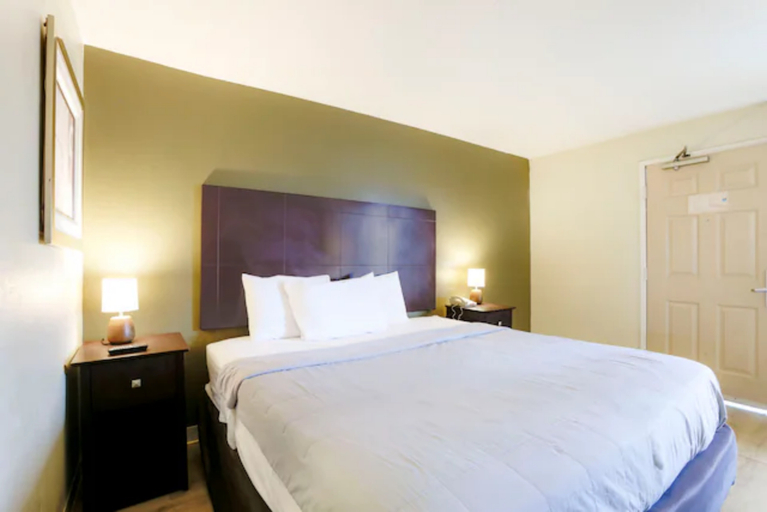 Bedroom 3, Copley Inn & Suites By OYO Akron OH, Summit
