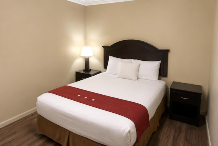 Bedroom 4, Plantation Oaks Suites & Inn Millington, Shelby