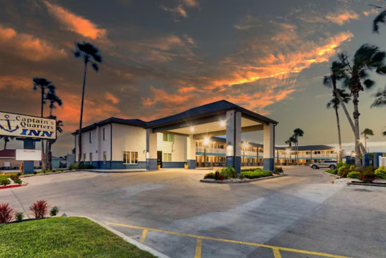Exterior & Views 2, Captains Quarters Inn Port Aransas TX, Nueces