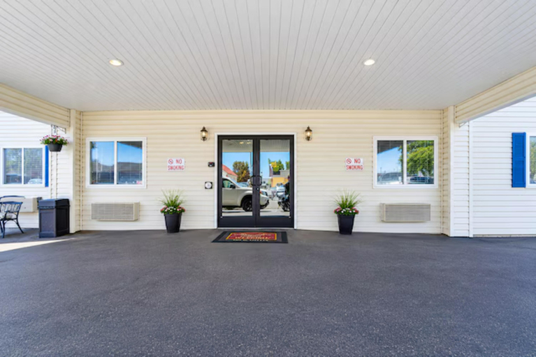 Exterior & Views 3, Fairbridge Inn & Suites Williston Near Airport, Williams