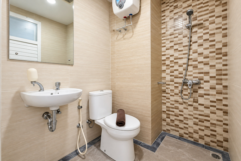 Bathroom 3, Nice and Neat Studio at Apartment Student Castle Yogyakarta By Travelio, Sleman