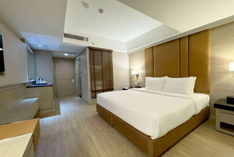 Bedroom 2, Ramada Graand Swiss Sukhumvit 11, Baden