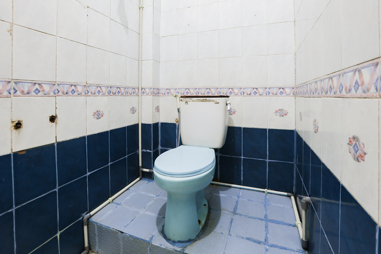 Bathroom 4, Urbanview Hotel Kharisma Banjarmasin, Banjarmasin