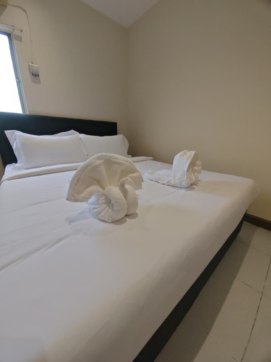 Bedroom 4, Swing & Pillows @ Casavilla Petaling Jaya, Petaling Jaya