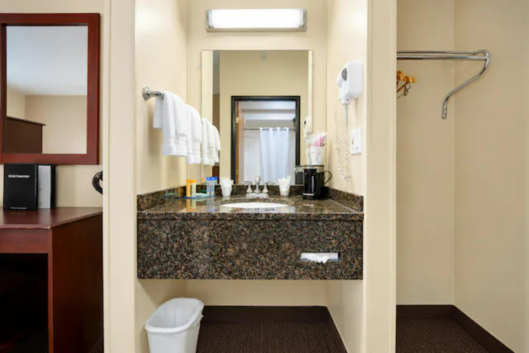 Bathroom 5, Fairbridge Inn & Suites Williston Near Airport, Williams
