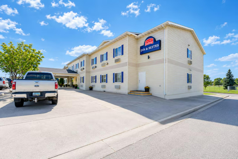 Exterior & Views 2, Fairbridge Inn & Suites Williston Near Airport, Williams