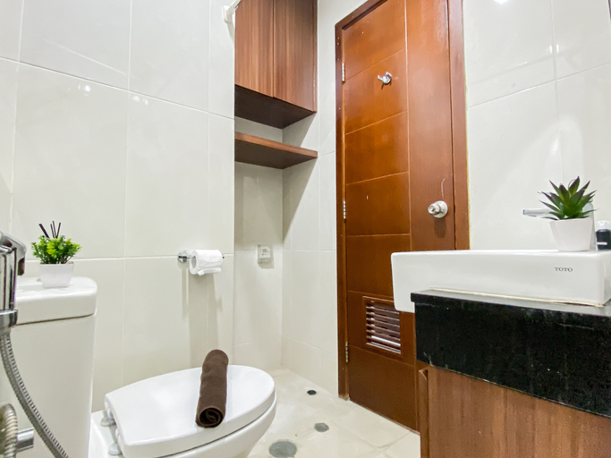 Bathroom 5, Good and Strategic Studio Room at Capitol Park Residence By Travelio, Jakarta Pusat