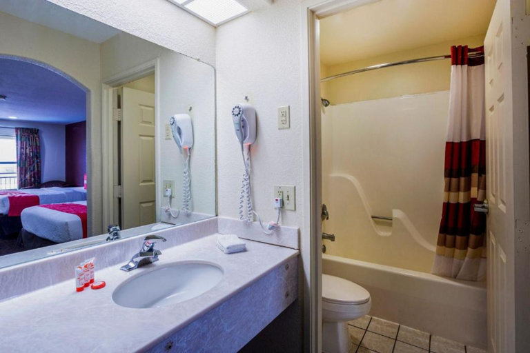 Bathroom 3, OYO Hotel LSU, West Baton Rouge