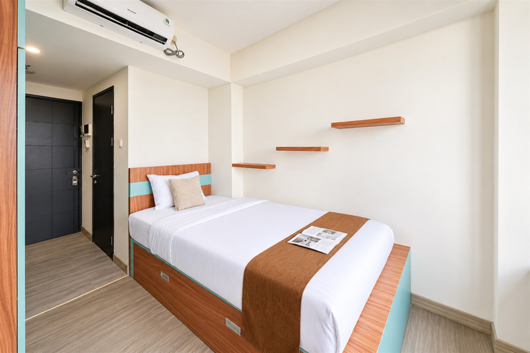 Others 2, Comfortable and Vibrant Studio Room at Apartment Collins Boulevard By Travelio, Tangerang