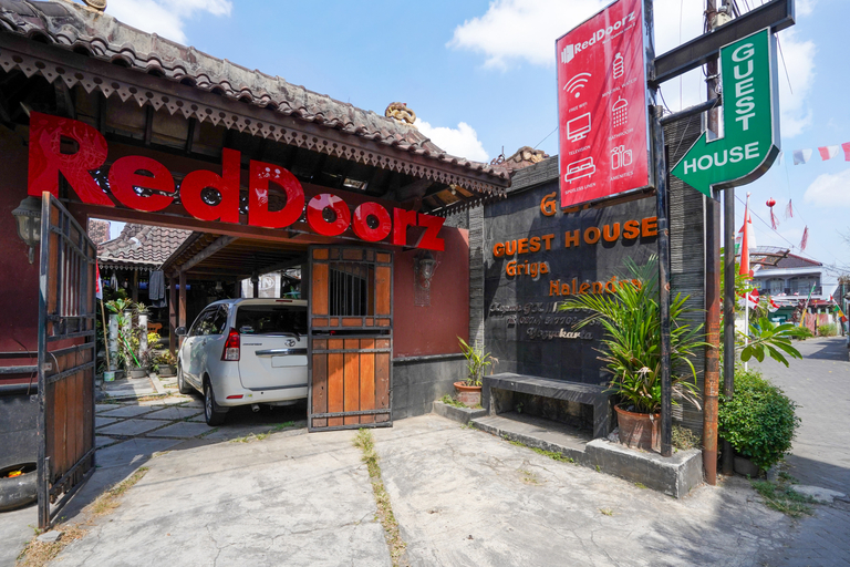 Exterior & Views 2, RedDoorz near Galeria Mall 2, Yogyakarta