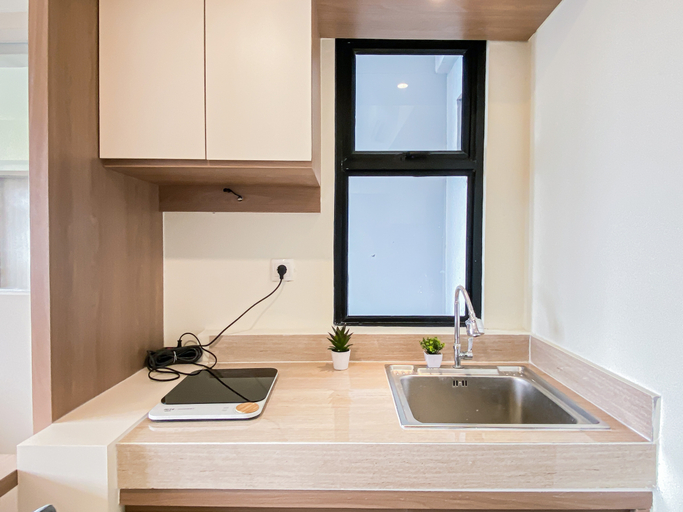 Others 4, Restful and Bright 2BR with Working Room at Apartment Meikarta District 2 By Travelio, Cikarang