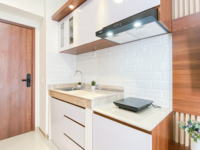 Others 3, Modern and Warm 2BR at Apartment Meikarta District 1 By Travelio, Cikarang