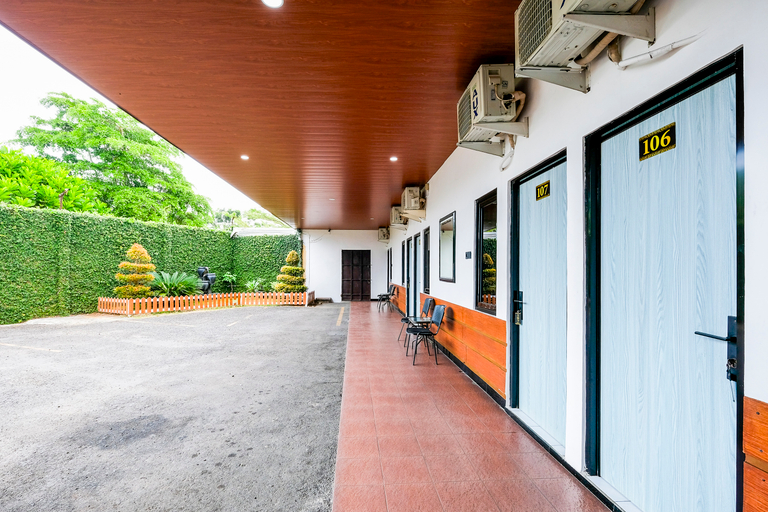Exterior & Views 2, RedDoorz near GOR Satria 3, Banyumas