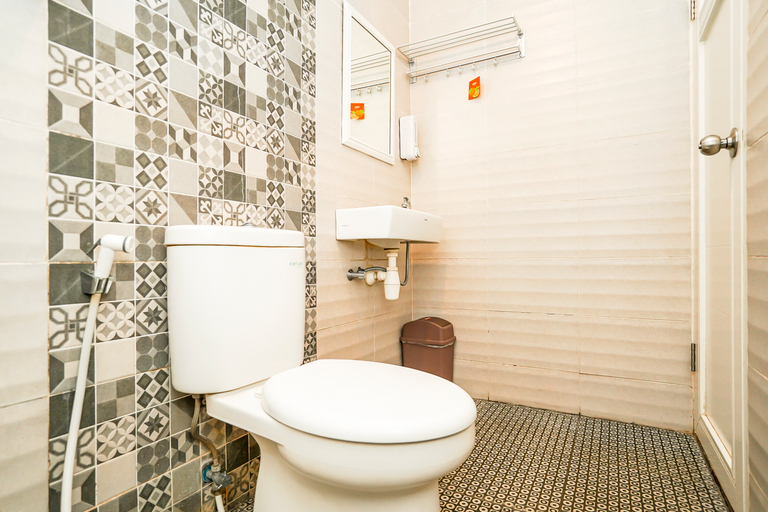 Bathroom 3, Omah Kampoeng Near UKSW Salatiga Mitra RedDoorz, Salatiga