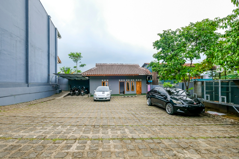 Exterior & Views 2, RedDoorz near Lokawisata Baturaden, Banyumas