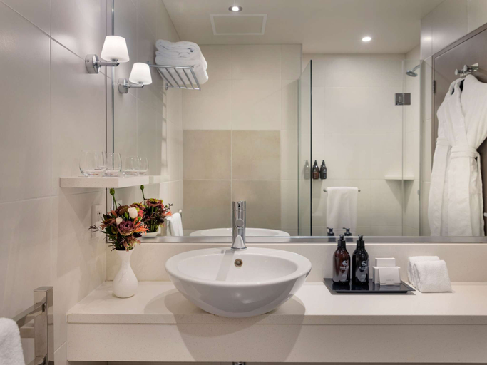 Bathroom 5, Movenpick Christchurch, Christchurch