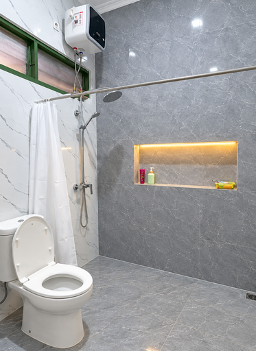 Bathroom 5, Omah Ijo By Simply Homy, Jakarta Pusat