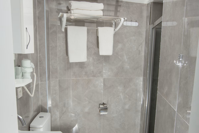 Bathroom 5, Atlantis Royal Hotel, Fatih