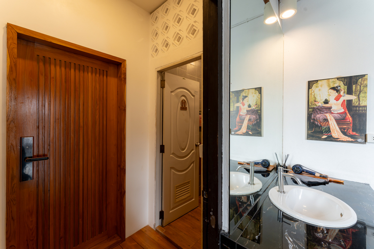 Bathroom 3, Ashi Poshtel, Muang Chiang Mai