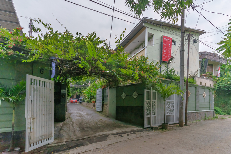 Exterior & Views 2, RedDoorz near RS Mitra Keluarga Depok, Depok