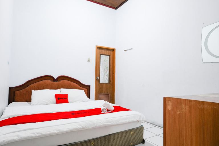 Bedroom 1, RedDoorz @ Bluerose Homestay Tambi Dieng, Wonosobo