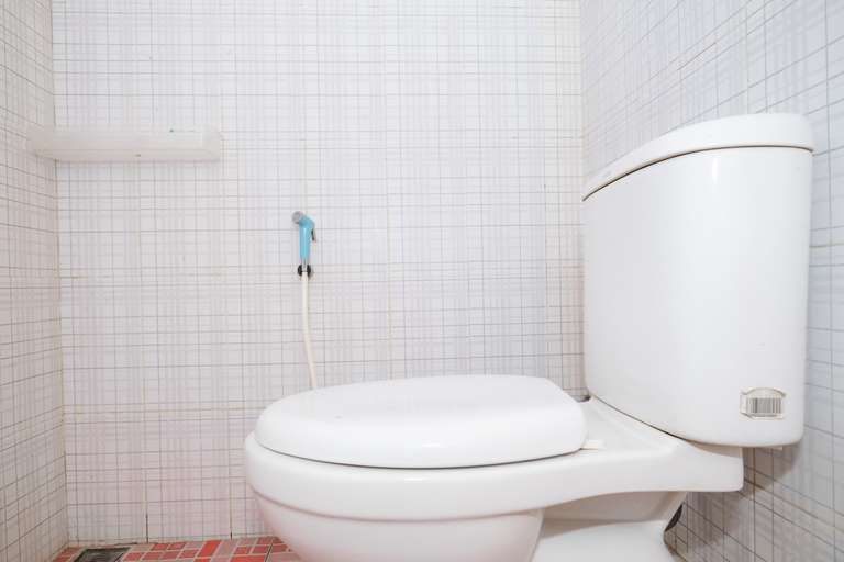 Bathroom 4, RedDoorz @ Bluerose Homestay Tambi Dieng, Wonosobo