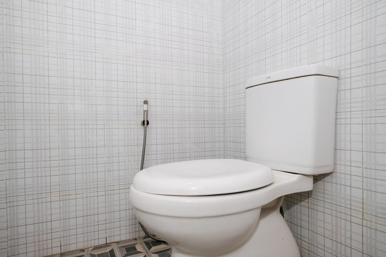 Bathroom 3, RedDoorz @ Bluerose Homestay Tambi Dieng, Wonosobo