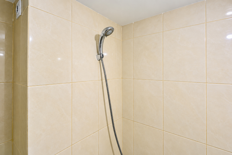 Bathroom 3, Comfortable Studio at Springlake Summarecon Apartment near Mall By Travelio, Bekasi