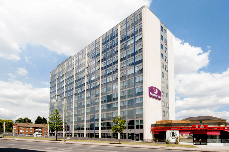 Exterior & Views 1, Premier Inn London Hendon - The Hyde, London