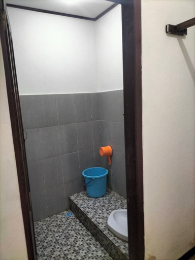 Bathroom 5, Homestay Larasati 2 Pantai Klayar Pacitan, Pacitan