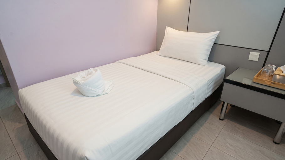 Bedroom 3, Swing & Pillows @ Travelland Hotel, Ipoh, Kinta