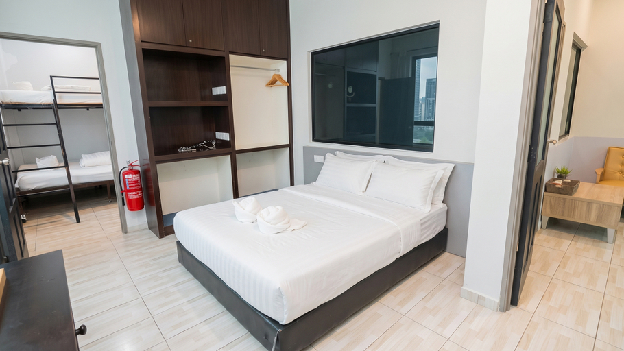 Bedroom 5, Swing & Pillows @ Travelland Hotel, Ipoh, Kinta