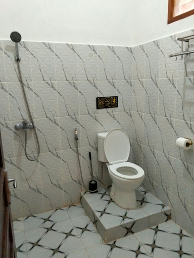 Bathroom 2, The Sanduk Inn, Tana Toraja