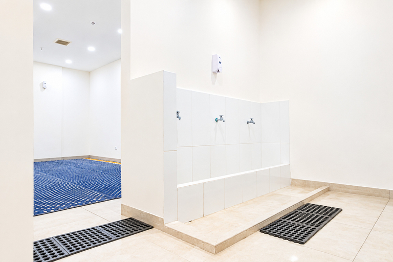 Bathroom 3, Zest Ambon by Swiss-Belhotel International, Ambon