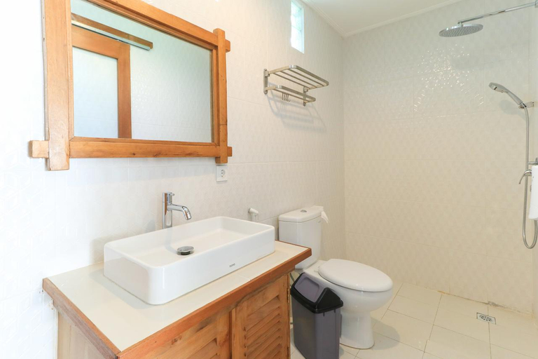 Bathroom 5, Tarisa Guest House, Badung