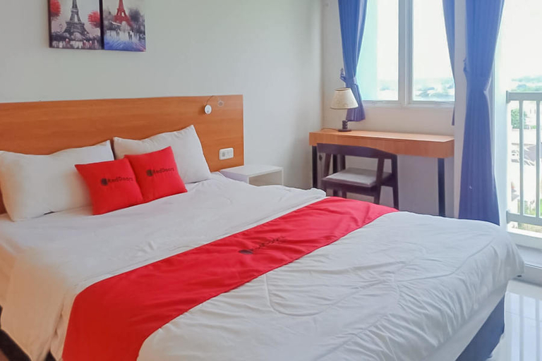 Bedroom 5, RedDoorz Apartment @ Grand Sentraland Karawang, Karawang