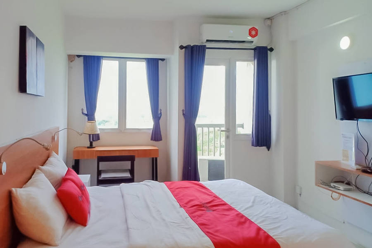 Bedroom 3, RedDoorz Apartment @ Grand Sentraland Karawang, Karawang