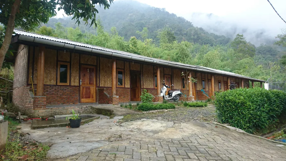 Exterior & Views 2, Penginapan Gambo, Karo