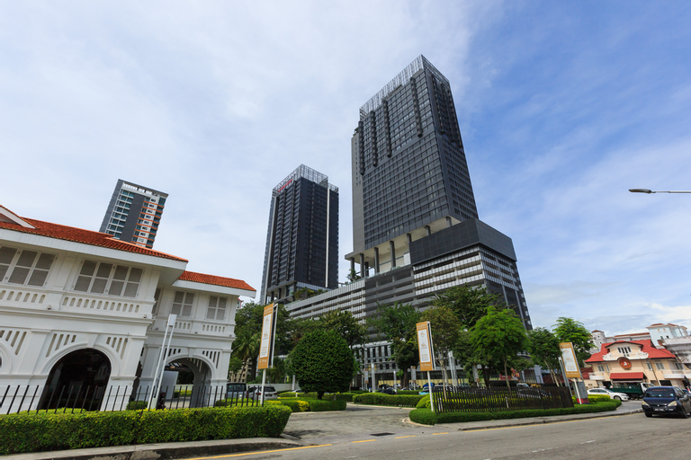 Exterior & Views